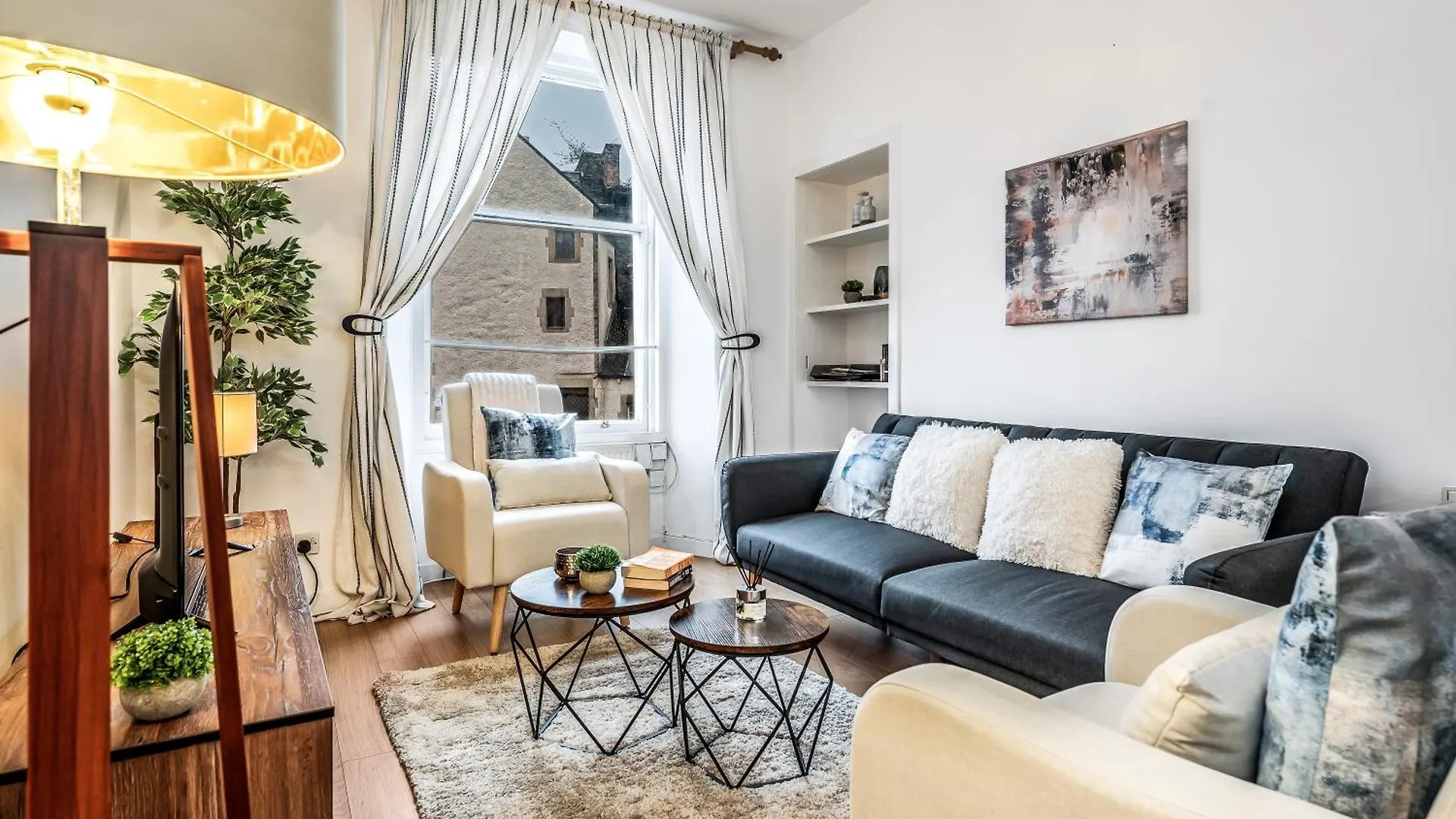 Cozy Central 2 Bed Apt With Great View - Parking Edinburgh 0*,  United Kingdom