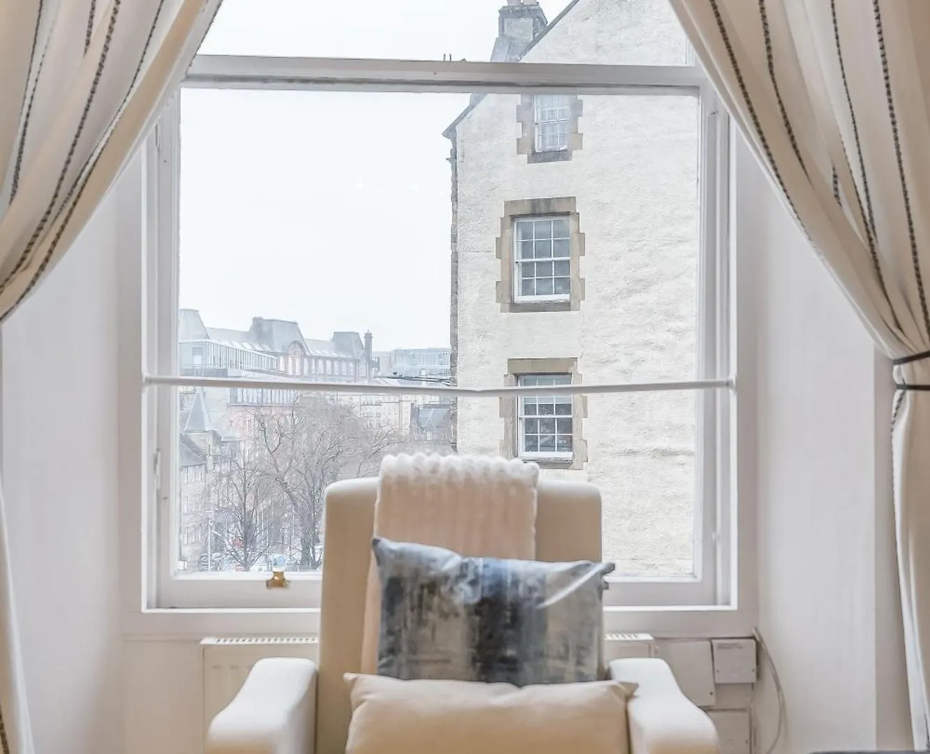 Cozy Central 2 Bed Apt With Great View - Parking Edinburgh 0*,  United Kingdom
