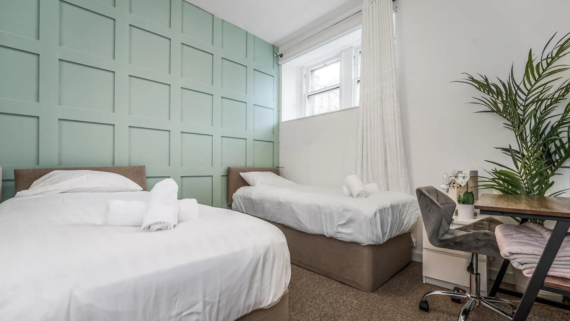 Cozy Central 2 Bed Apt With Great View - Parking Edinburgh Apartment